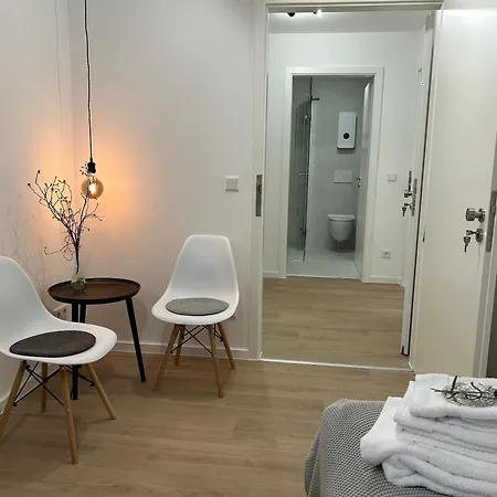 Vendégház Bienvenidus - Self Service - Zur Selbstversorgung - Messezimmer - Düsseldorf