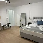 Bienvenidus - Self Service - Zur Selbstversorgung - Messezimmer - Penzion